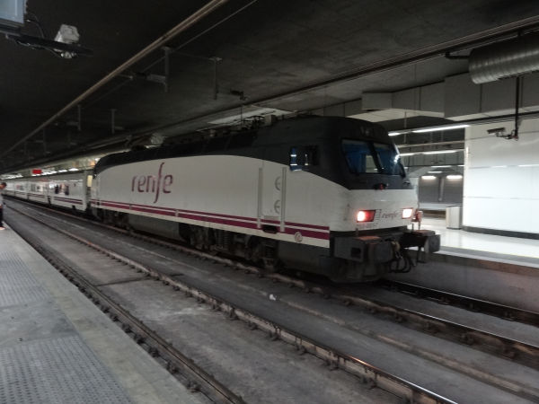 es-renfe-altaria-barcelonasants-111111-pic2-full.jpg