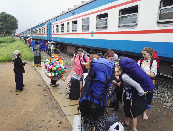 tz-tazara-tourists-makambako-270118-full.jpg